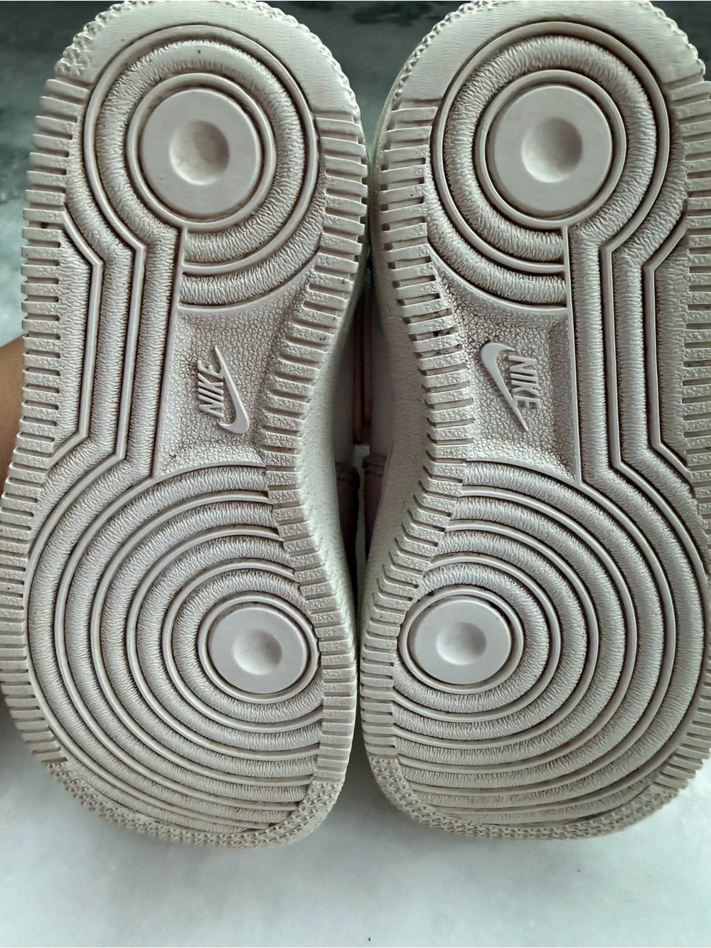Nike Air Force 1- LV8 Easter Edition .